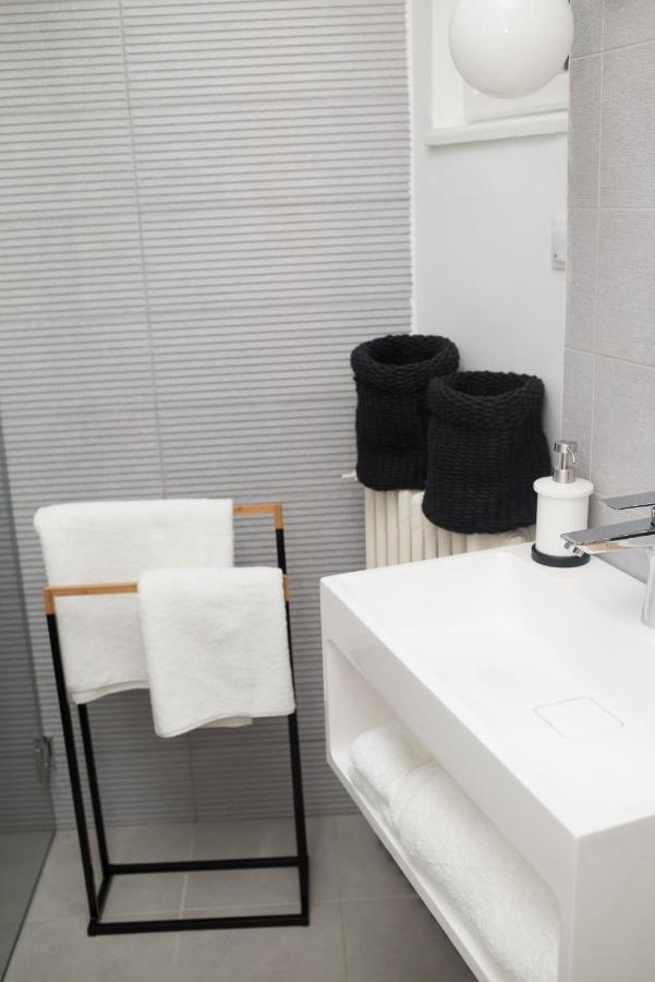 Explore The City From Its Center In A Chic Balcony Apartment Βουκουρέστι Εξωτερικό φωτογραφία